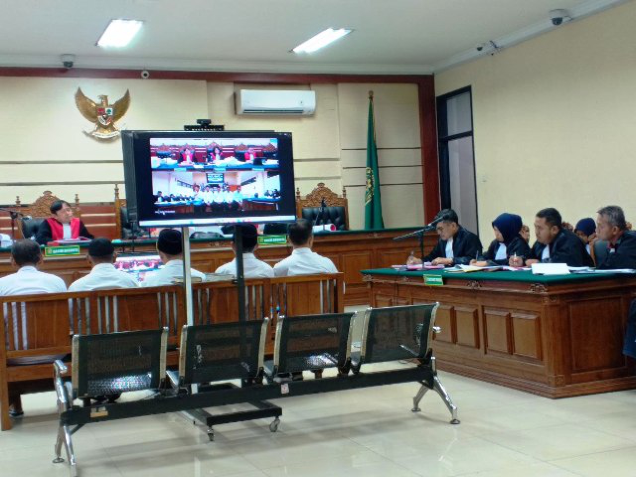 Sidang korupsi Program Pengelolaan dan Pengembangan Sistem Air Limbah Domestik Kota Blitar di PN Tipikor Surabaya.