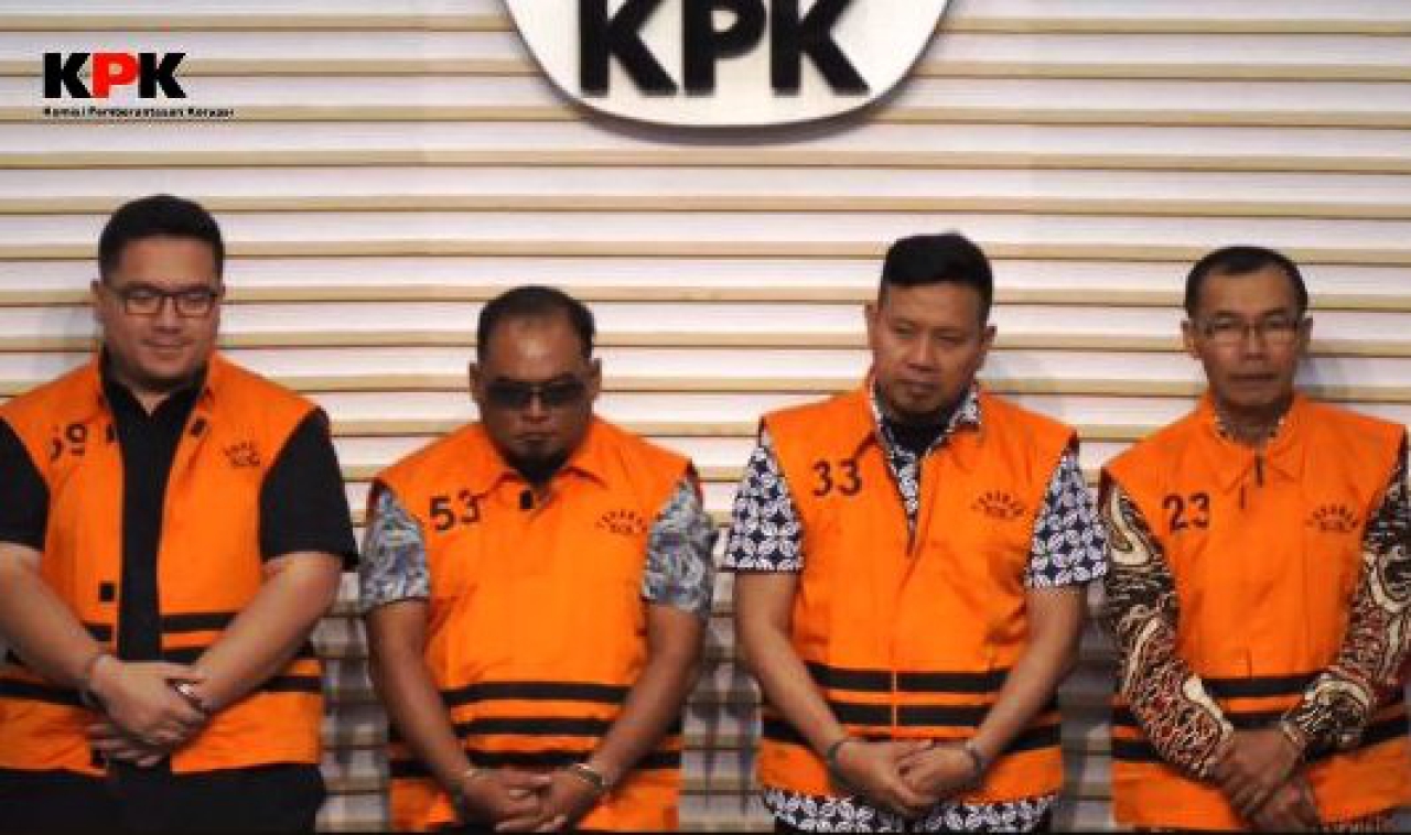 (kanan nomor 2) Hasanuddin