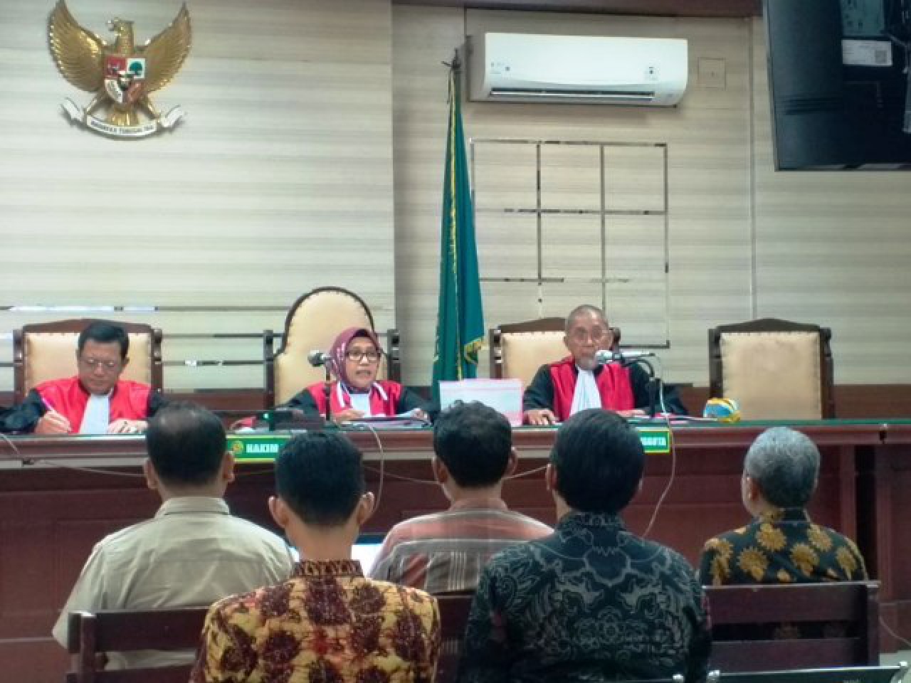 Azis Romeli, Gatot Wibowo, Slamet Riyadi, Akhmad Arwan Arifianto dan Hendro Wiryadi.