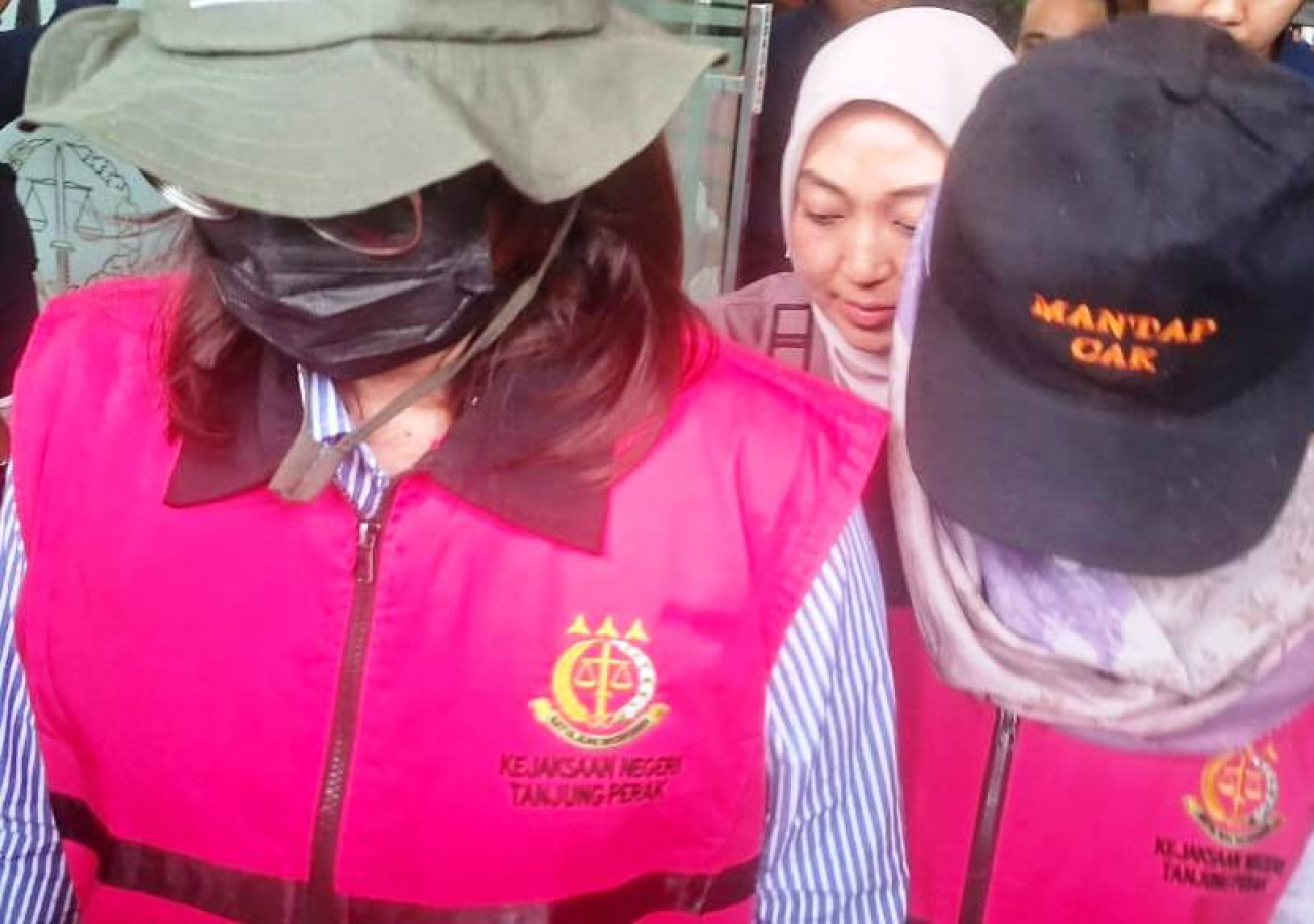 HES, EHY, AWB, F, MYC, dan DWS di Kejari Tanjung Perak.