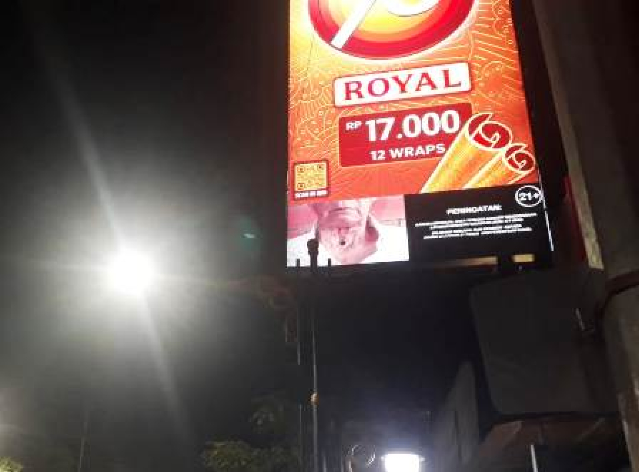 iklan rokok di depan SMP Muhammadiyah.