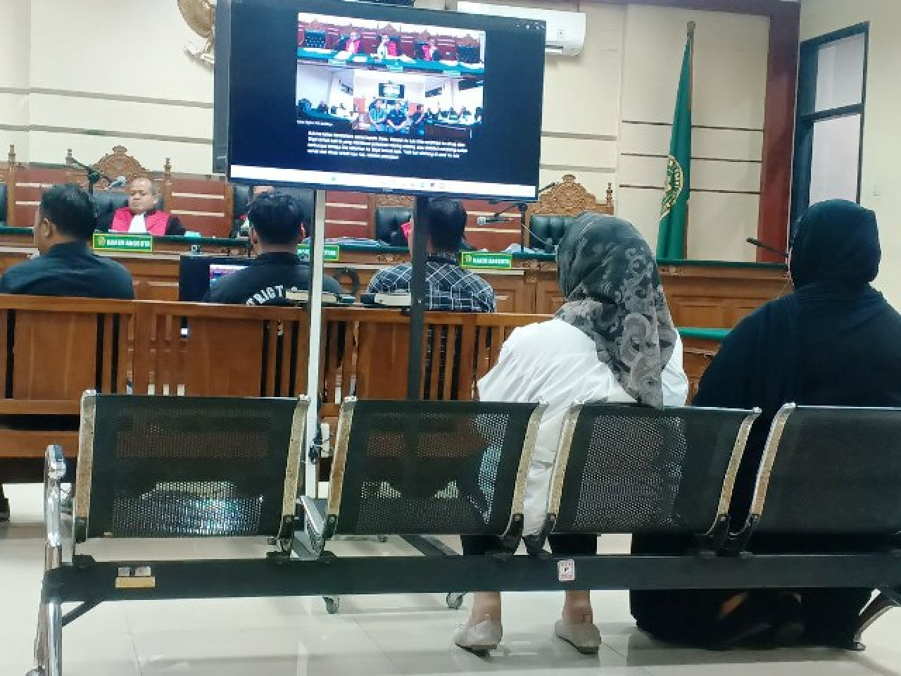 Yudi Suharsono, Bagas Aji Priambodo, Airlangga Dwi Santoso, Puspa Banitri Nare dan Safri Nur As Fitri. 