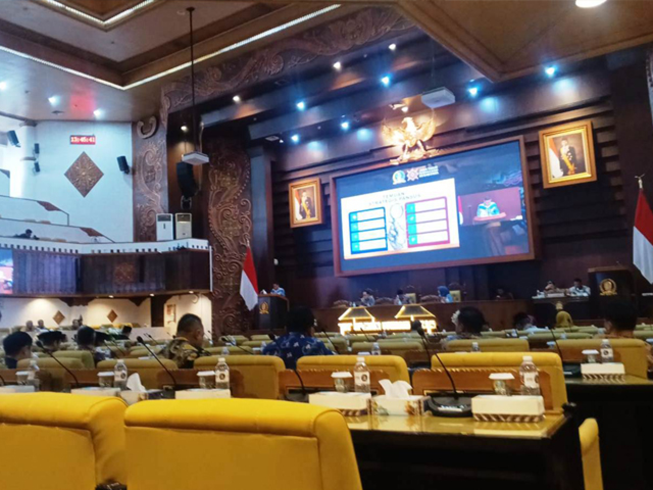 Penyampaian Laporan Pansus BUMD Jatim