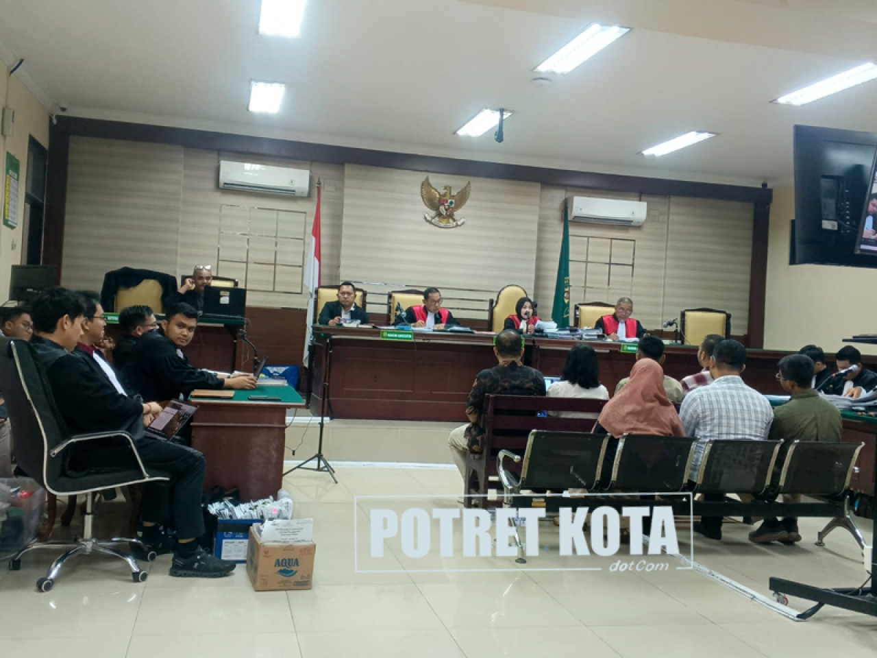 Manda Irianto, Dody Krismawela, Nasrudin, Elok Kusumadewi, Catur Yuwono, Dedi Hendra Mustoffa dan Nina Septika Widyaningtyas.
