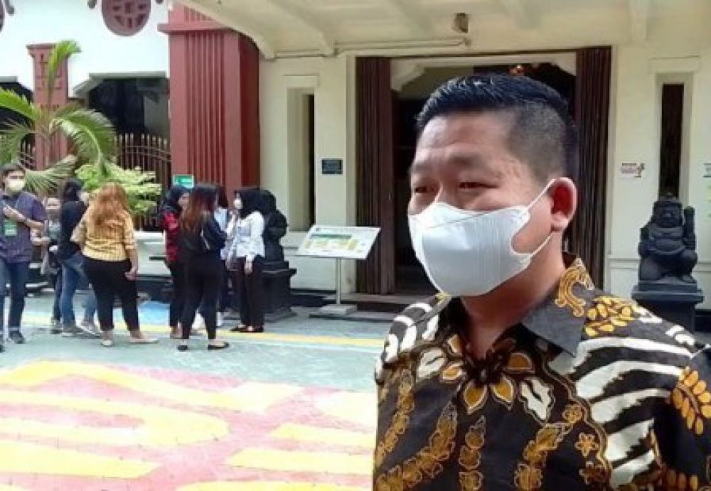 Alexandria I.G alias Thian Hok saat diwawancara wartawan