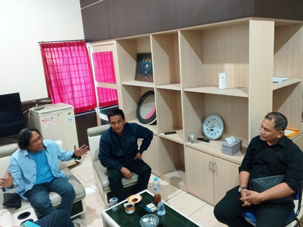 (dari kiri) Ansori dan Nur Syamsi