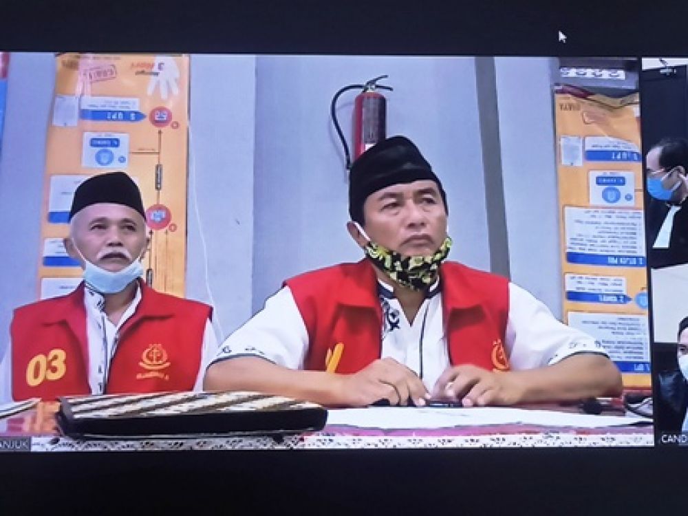 (kiri) Koderi (kanan) Hari Mustaji