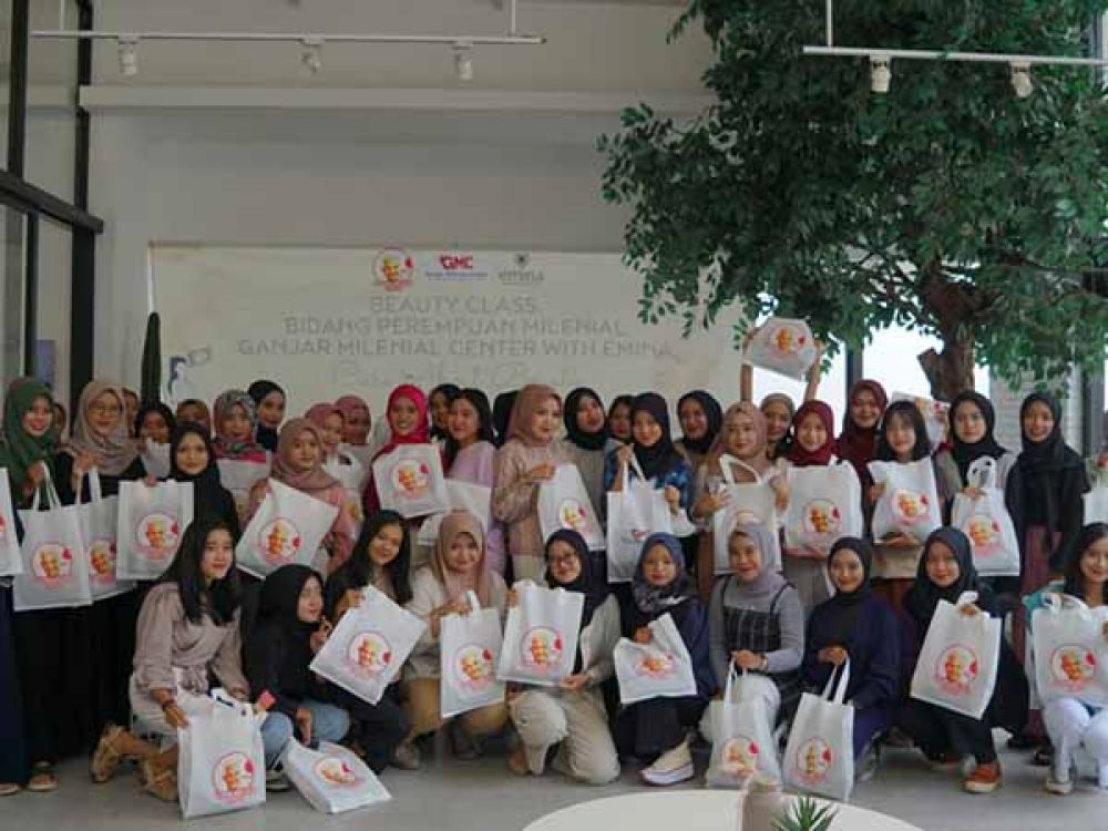 Perempuan Surabaya dalam acara Beauty Class deklarasi dukungan untuk Ganjar Pranowo maju jadi Calon Presiden (Capres) di Pilpres 2024 mendatang.