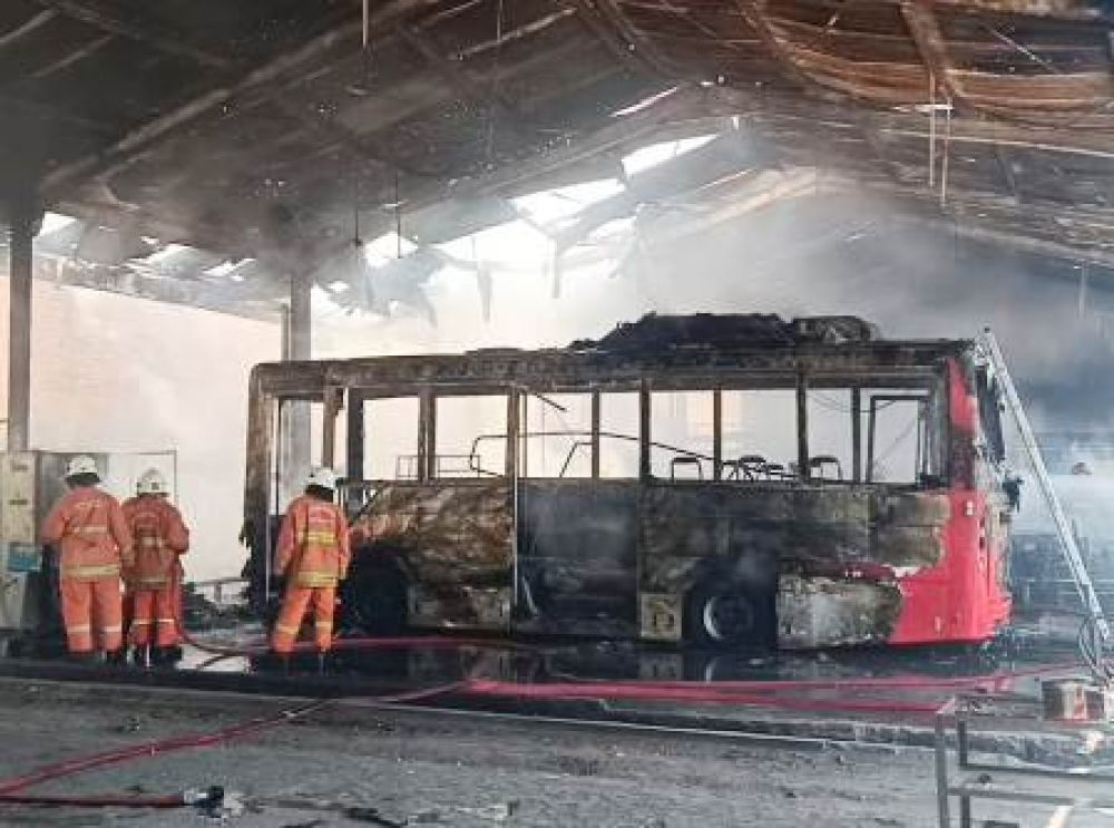 Bengkel Bus Damri di Surabaya Kebakaran