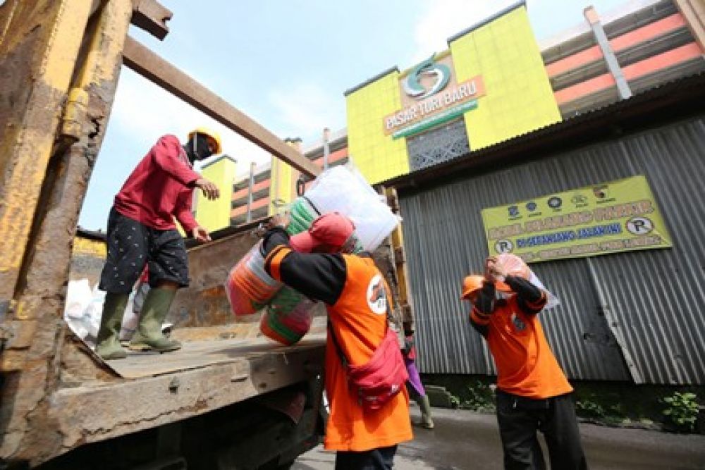 Target Seminggu Bongkar TPS Pedagang Pasar Turi