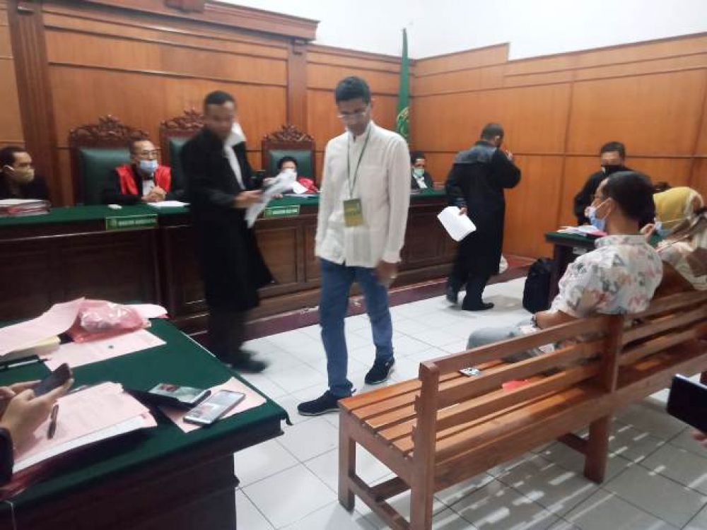 Bos Sarung Akui Terdakwa Sudah Bayar Miliaran Rupiah