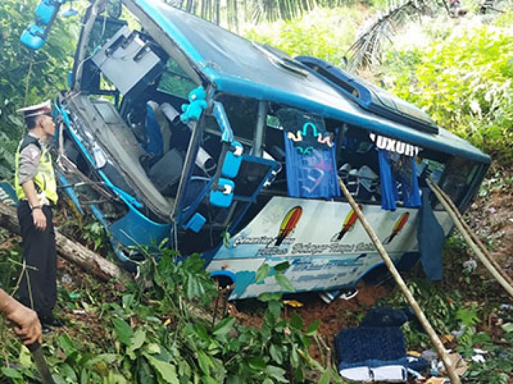 Lagi, Bus Masuk Jurang Sedalam 50 Meter