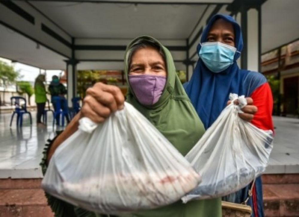 DKPP Bagi-bagi Bandeng ke MBR Kecamatan Rungkut