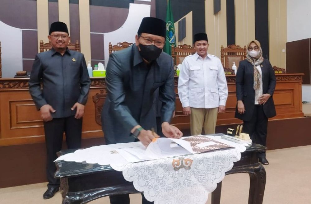 DPRD Kabupaten Pasuruan Sahkan APBD 2023