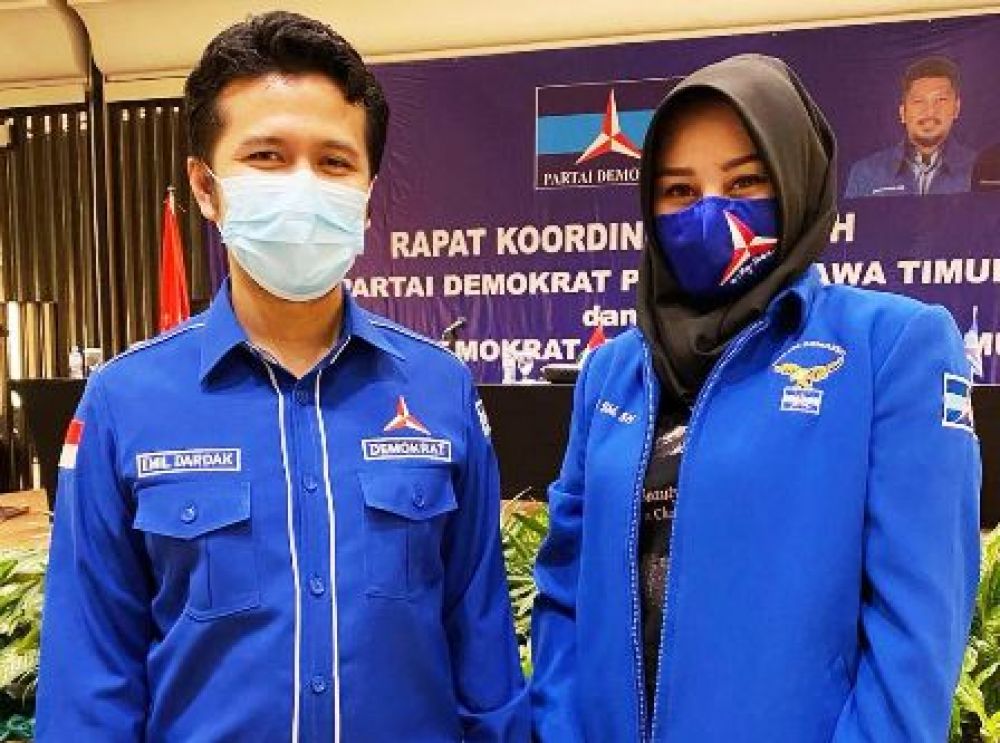 (kiri) EmilDardak (kanan) Endah Sri Murtini