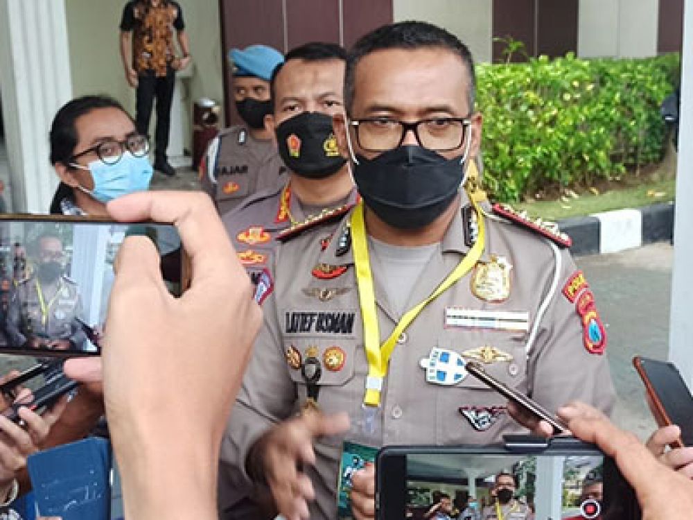 Janur Kuning Bagi Pengendara Melanggar di Jawa Timur