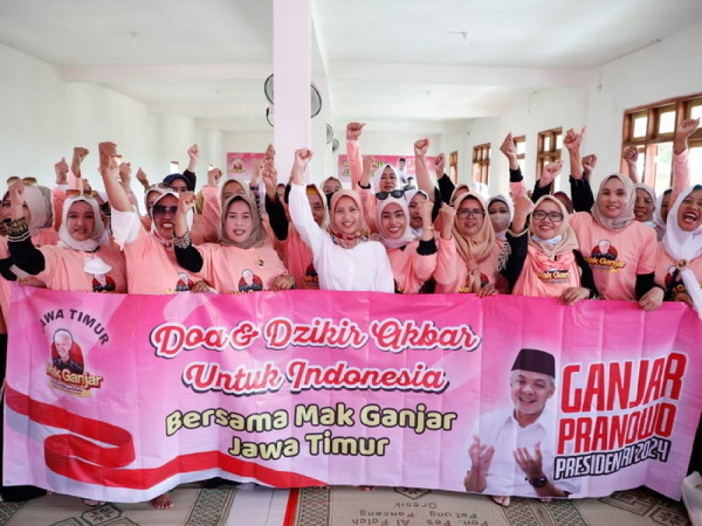 Ibu-ibu di Gresik, Jawa Timur yang tergabung dalam gerakan relawan Mak Ganjar deklarasi dukungan untuk Ganjar Pranowo di Pilpres 2024.
