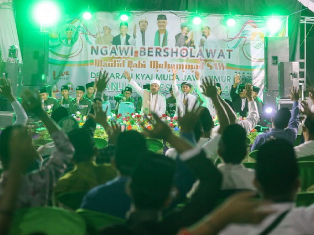 Ribuan Kyai Muda Jatim mendeklarasikan Ganjar Pranowo sebagai Presiden 2024. Deklarasi diikuti oleh para kyai, ulama, dan pimpinan pondok pesantren (Ponpes) di Lembaga Pendidikan Al Hidayah, Desa Dari, Tawun, Kasreman, Ngawi, Jatim. 