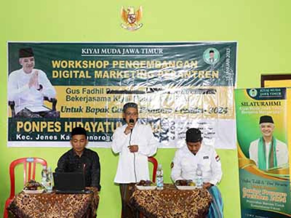 Jaringan Kiai Muda se-Jawa Timur pendukung Ganjar Pranowo saat menggelar "Workshop Pengembangan Digital Marketing Pesantren", di Pondok Pesantren Hudatul Muna, Desa Brotonegaran, Kecamatan Ponorogo, Kabupaten Ponorogo, Jatim, Minggu (15/1/23).
