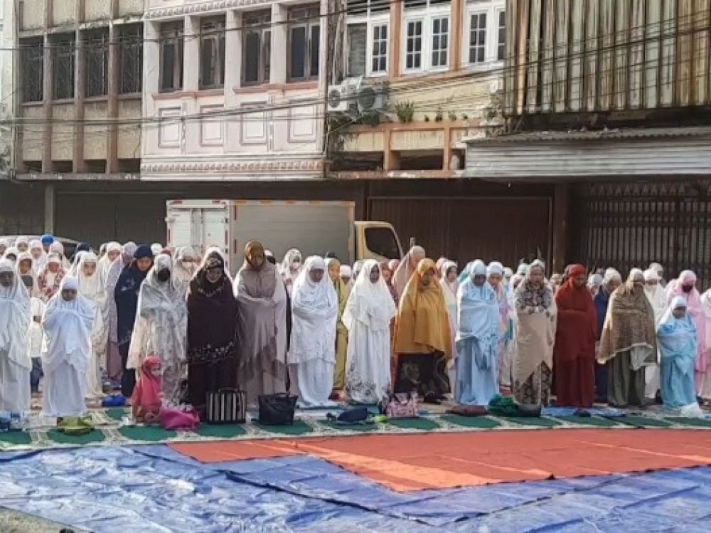 Jemaah masjid Lautze/dok