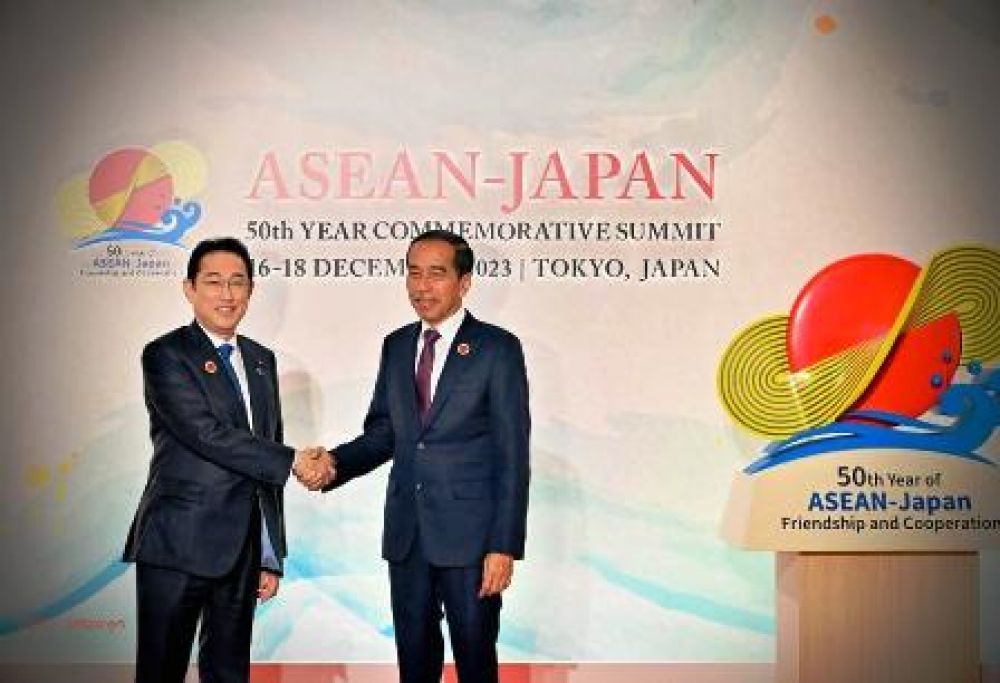 Jokowi Hadiri KTT Perayaan 50 Tahun ASEAN-Jepang