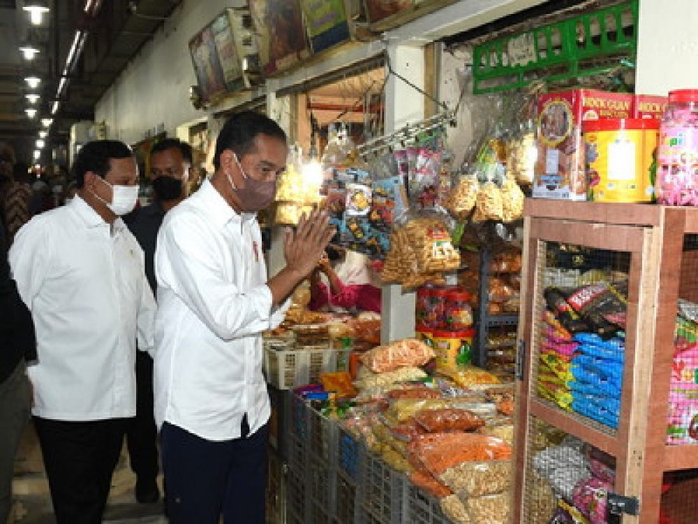 Jokowi di Pasar Tambakrejo, Surabaya.