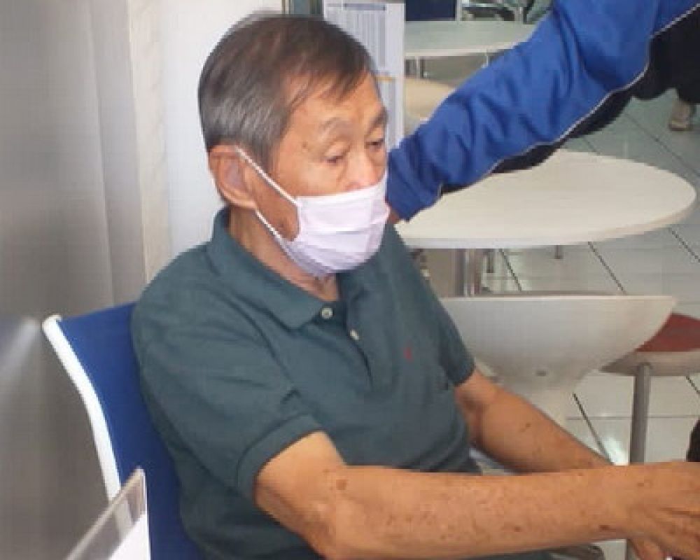 Ediman Mulyono setelah menabrak pemotor di Jalan Kapas Krampung menjalani perawatan di RSUD Dr Soetomo.