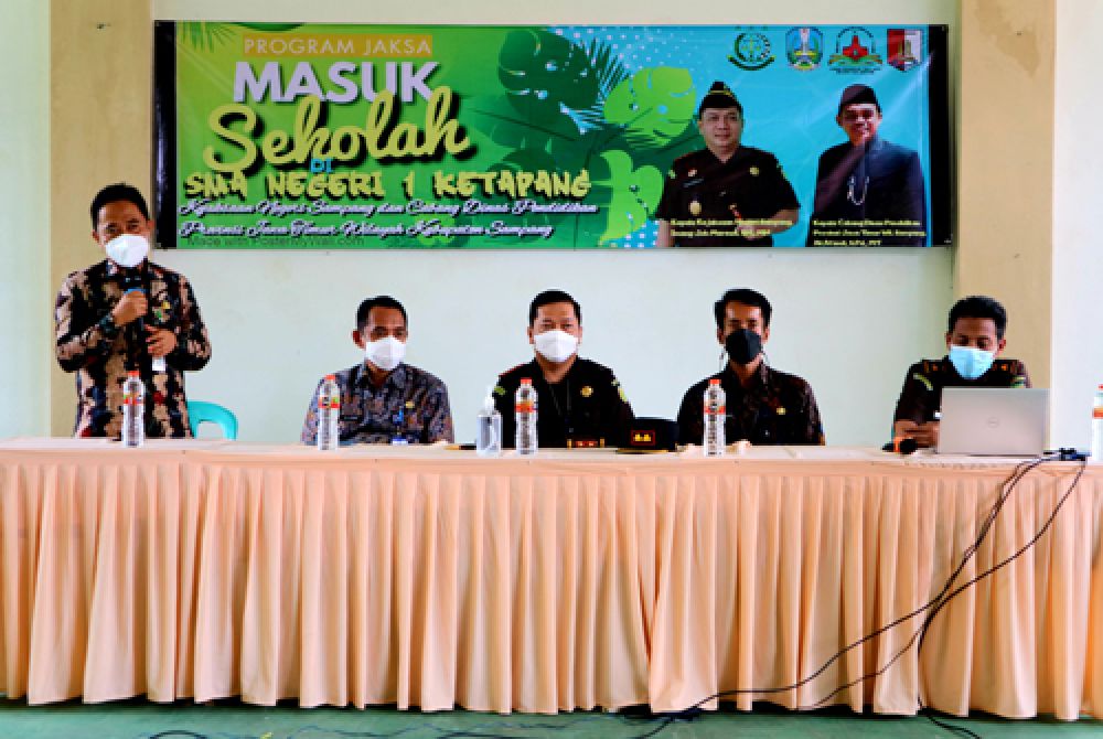 Kejari Sampang Kunjungi SMA Negeri 1 Ketapang