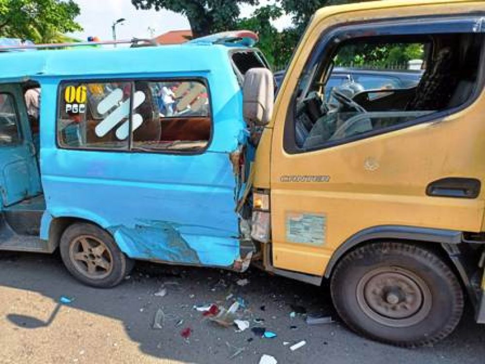 6 Kendaraan Tabrakan Beruntun, 2 Orang Terluka