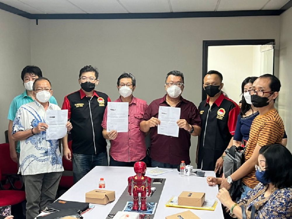 Puluhan korban investasi bodong di gedung BRI Plaza.