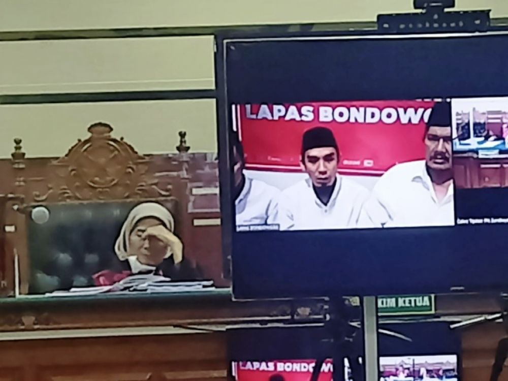 Amir Hidayat, Imron Rusli dan Wasir saat putusan