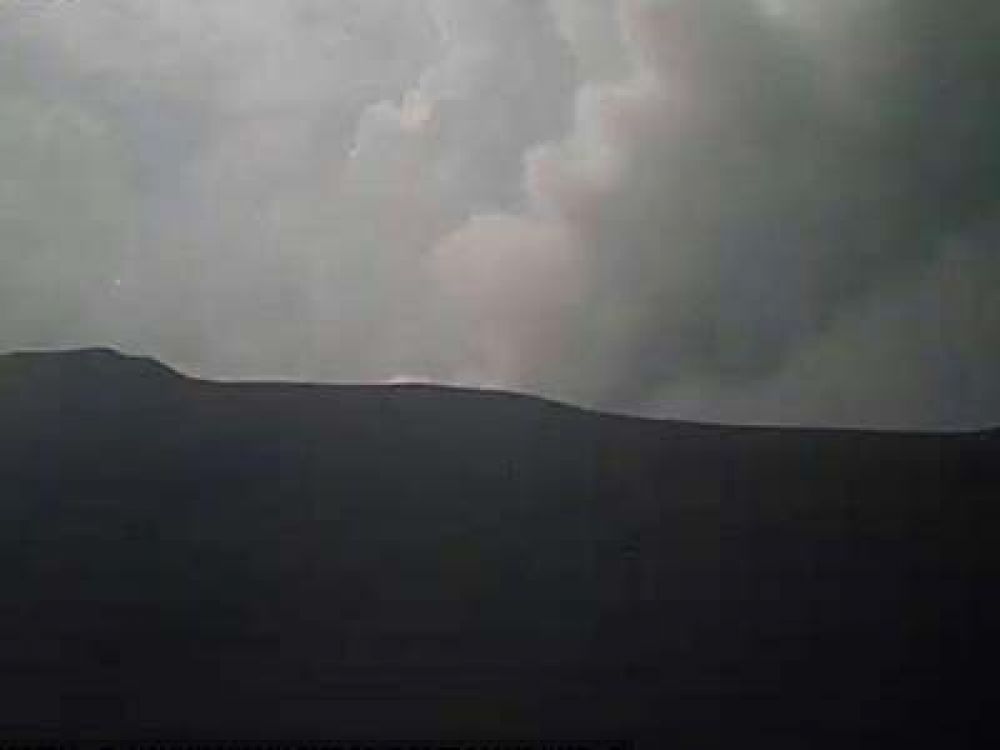 Aktivitas Gunung Anak Krakatau (GAK) pada Jumat, 17 Juni 2022.