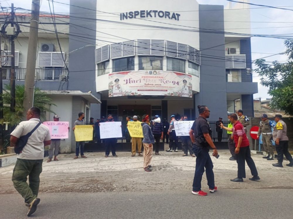 unjuk rasa di Inspektorat Pemprov Jatim