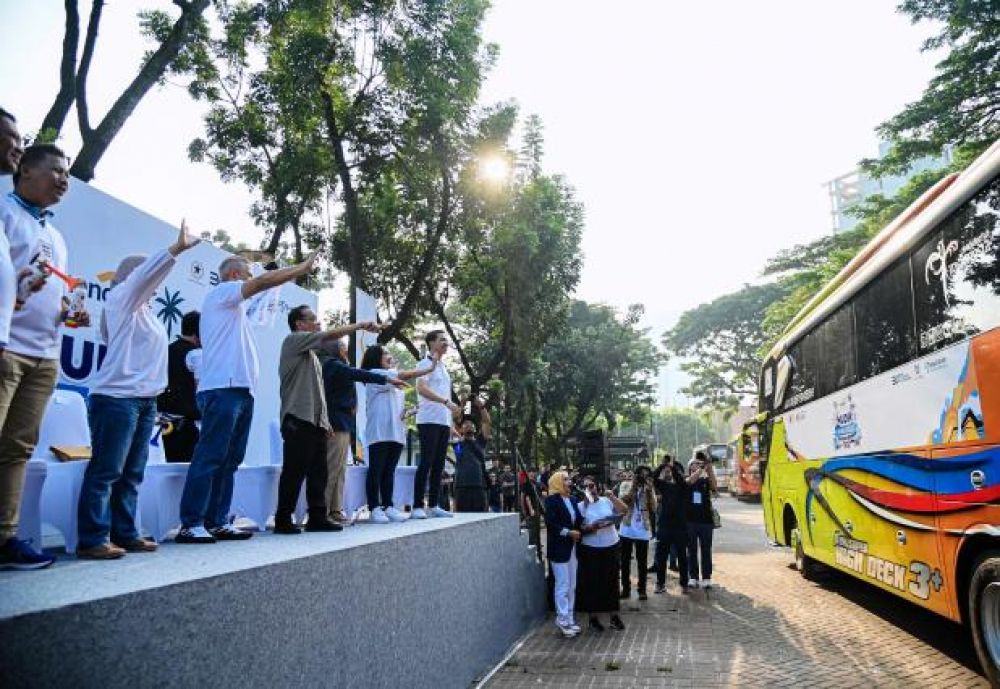 Mensesneg Lepas Rombongan Pemudik Gratis