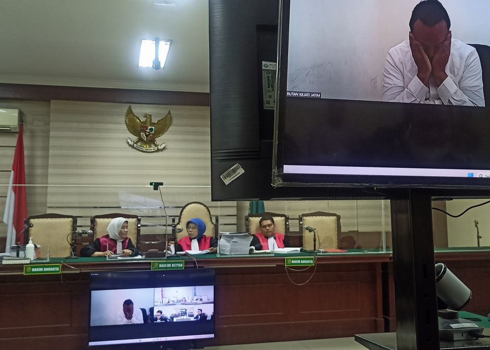 Obin Saputra Diputus 5 Tahun 6 Bulan Penjara