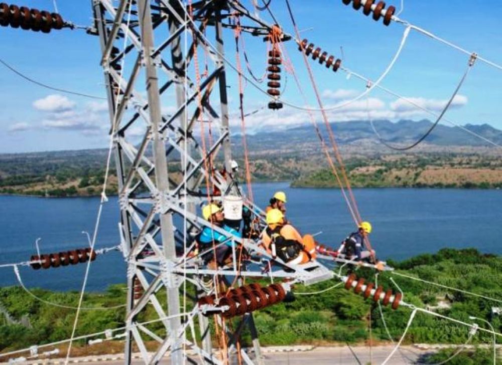 Perbaikan Gangguan Transmisi Sumbawa Rampung