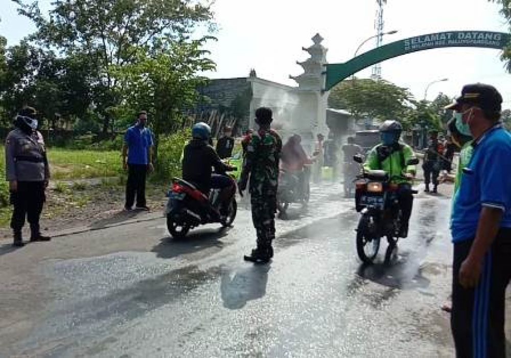 TNI-Polri di Lamongan Terapkan Physical Distancing