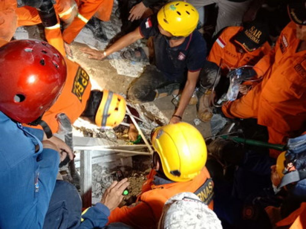 Korban Minimarket Ambruk di Banjar 16 Orang