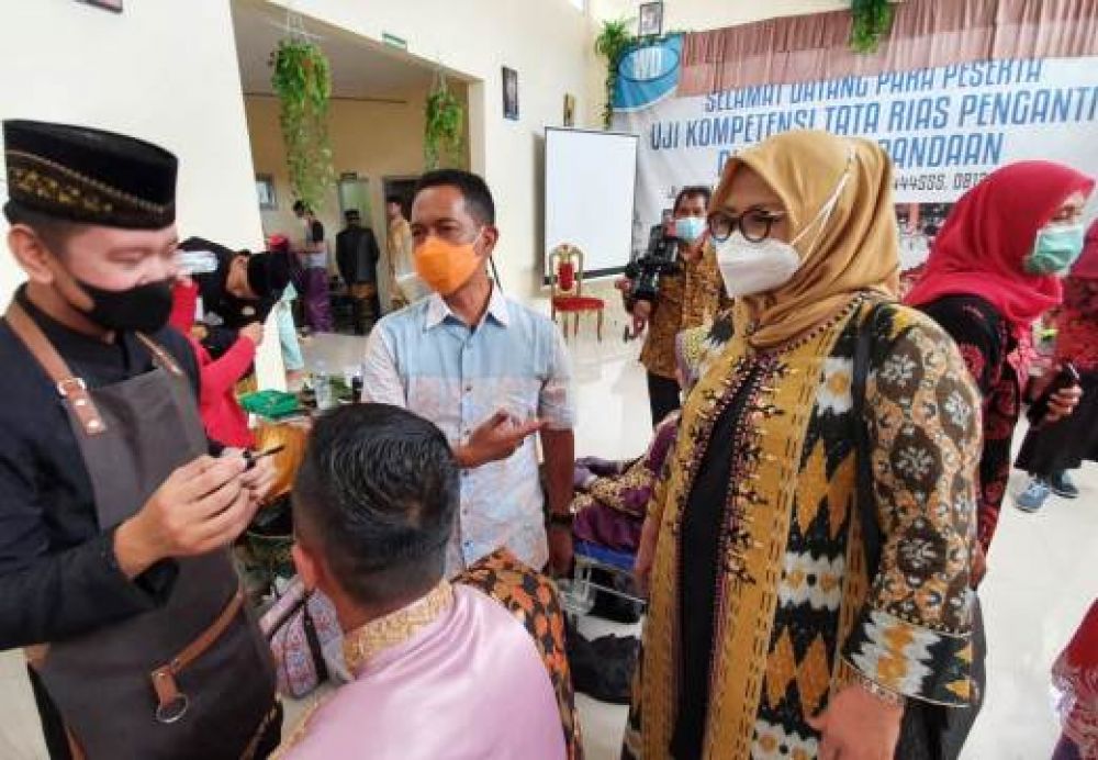 Rias Pengantin Khas Pasuruan Layak Dikembangkan