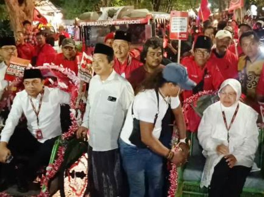 Risma dan Gus Hans Daftar Pilgub ke KPU Jatim