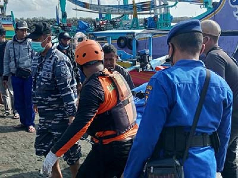 Hilang, Dua Nelayan Terhantam Ombak Ditemukan Meninggal