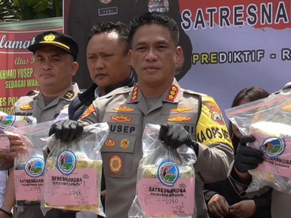 Kombes Pol Yusep saat merilis hasil ungkap penyalahgunaan Narkoba antar pulau.