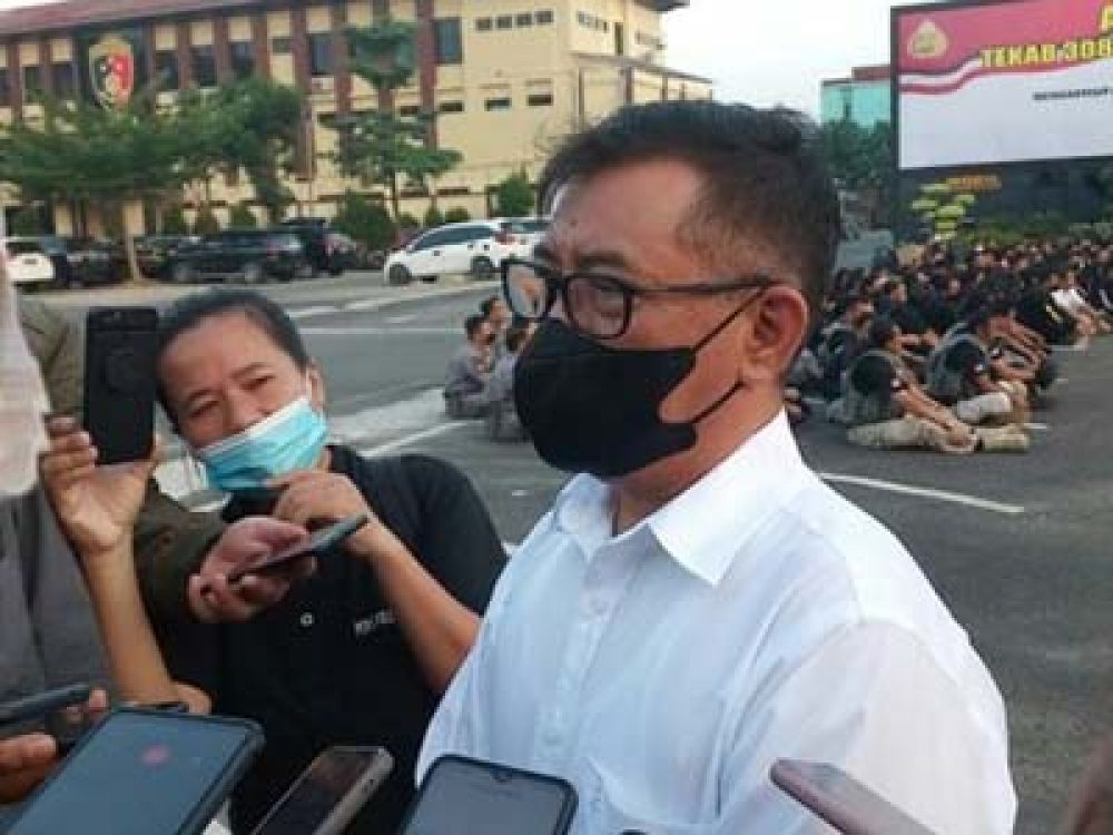 Direktur Resese Kriminal Khusus (Dir Reskrimsus) Polda Lampung Kombes Pol Arie Rachman Nafarin memberikan keterangan pers terkait temuan dugaan skiming yang dialami nasabah Bank Lampung.