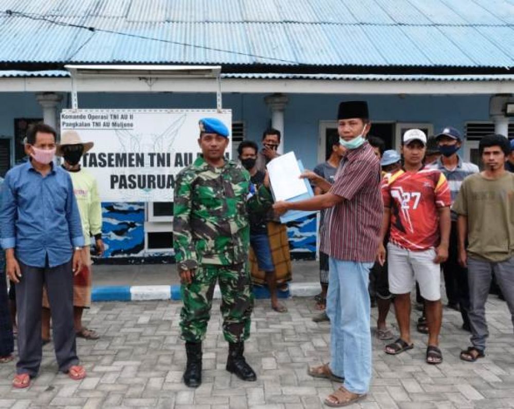 Warga 6 Desa di Pasuruan Geruduk Markas TNI AU 