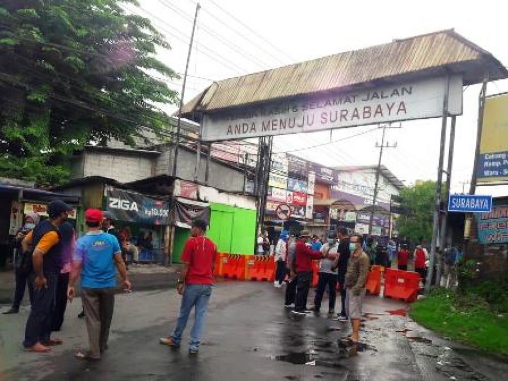 Warga Kecam Penutupan Jalan Surabaya-Sidoarjo