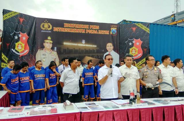 Kelompok Iwan Cs Bajak Truk Rokok Rp 8 Miliar