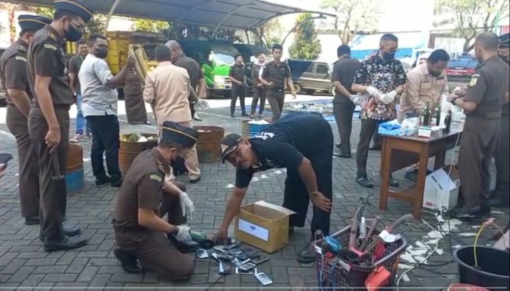 Gudang Penuh, Barang Bukti Kejari Bangil Dimusnahkan 