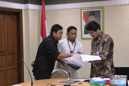 Dr. Saiful Rahman, MM. M.Pd saat dikunjungi Dewan Kesenian Jawa Timur (DKJT) - Soni