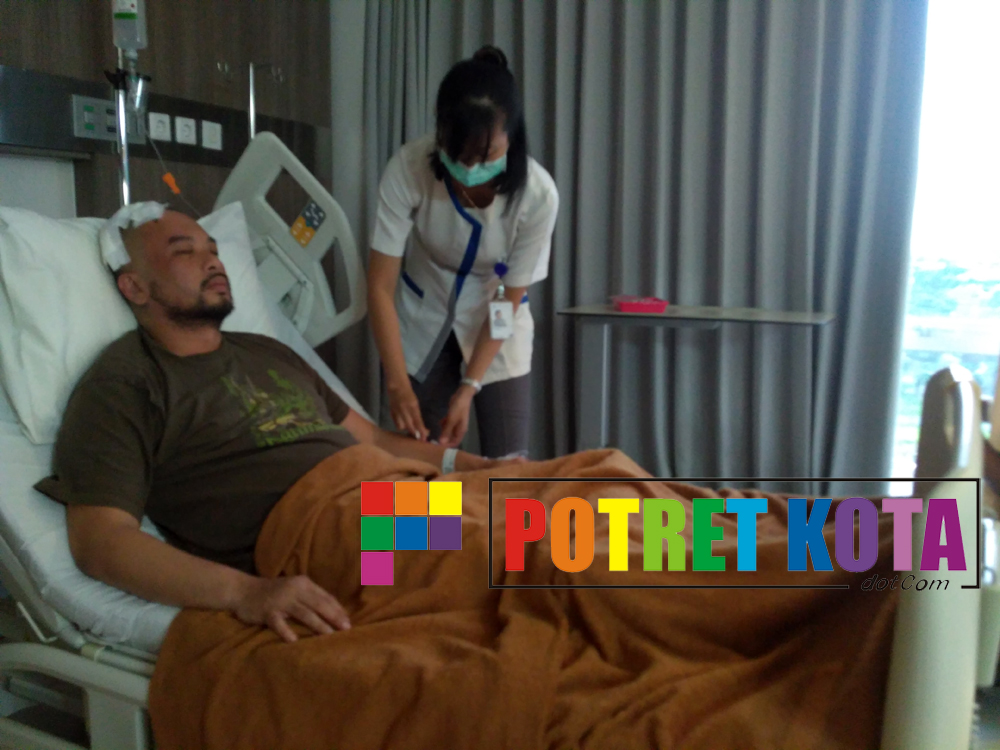 Andi Pratomo Sutikno menjalani perawatan di National Hospital Surabaya.