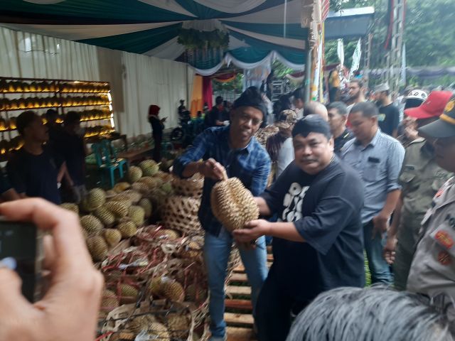 Warga Prigen Gelar Festifal Akbar Durian Nusantara